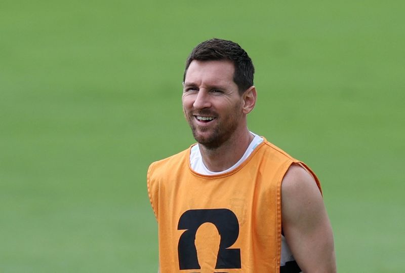 Soccer-Messi in a happy place as Argentina ready to take on England