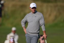 Golf-McIlroy calls for golf major season to be stretched out