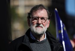 Soccer-Spain apologises for ex-PM's column questioning 'Frenchness' of France team