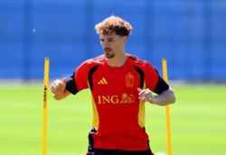 Soccer-Sunderland sign Belgium defender Meunier on free transfer