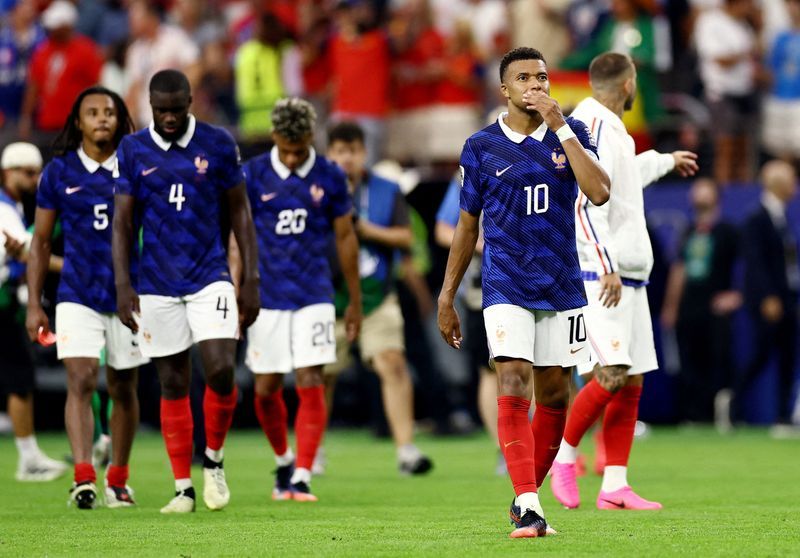 Soccer-France's golden generation left heartbroken as Zidane era beckons
