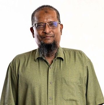 Zahir says students should pair core business knowledge with skills in areas such as data analytics, digital business and e-commerce to remain competitive in a changing job market.