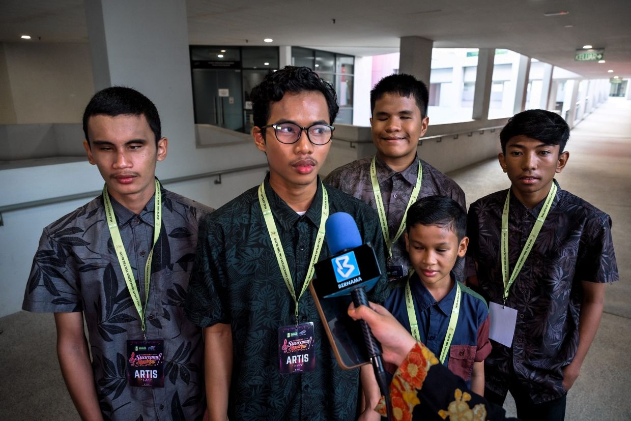 The concert also featured the Setapak Ukulele Crew from Sekolah Menengah Pendidikan Khas Setapak, comprising five visually impaired performers aged between 13 and 20, who entertained the audience with a medley of three songs. 