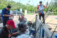 Squid jigging season lures anglers to Mersing coast