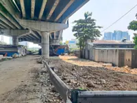 Highway underpass road clear of rubbish