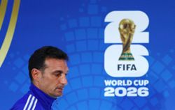 Soccer-Scaloni faces former tutor De la Fuente in Argentina-Spain World Cup final