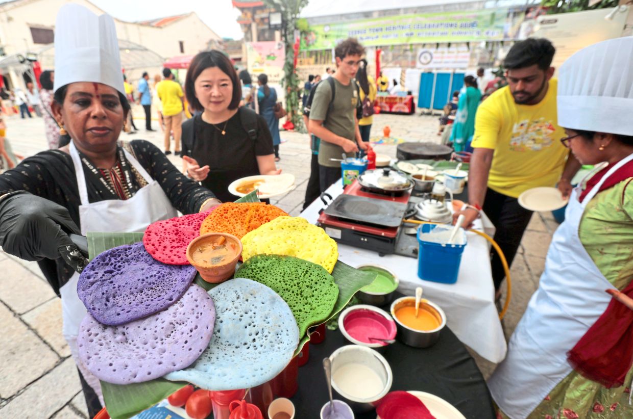 Penang Hindu Association members making rainbow-coloured thosai using natural ingredients at Leong San Tong Khoo Kongsi.