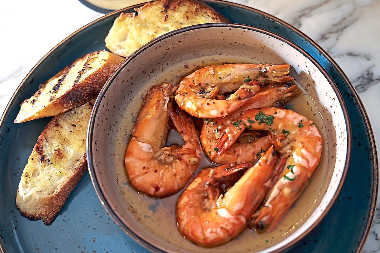To accompany the drinks, try Gambas Al Ajillo (above) or meatballs (below) served with tortilla chips.