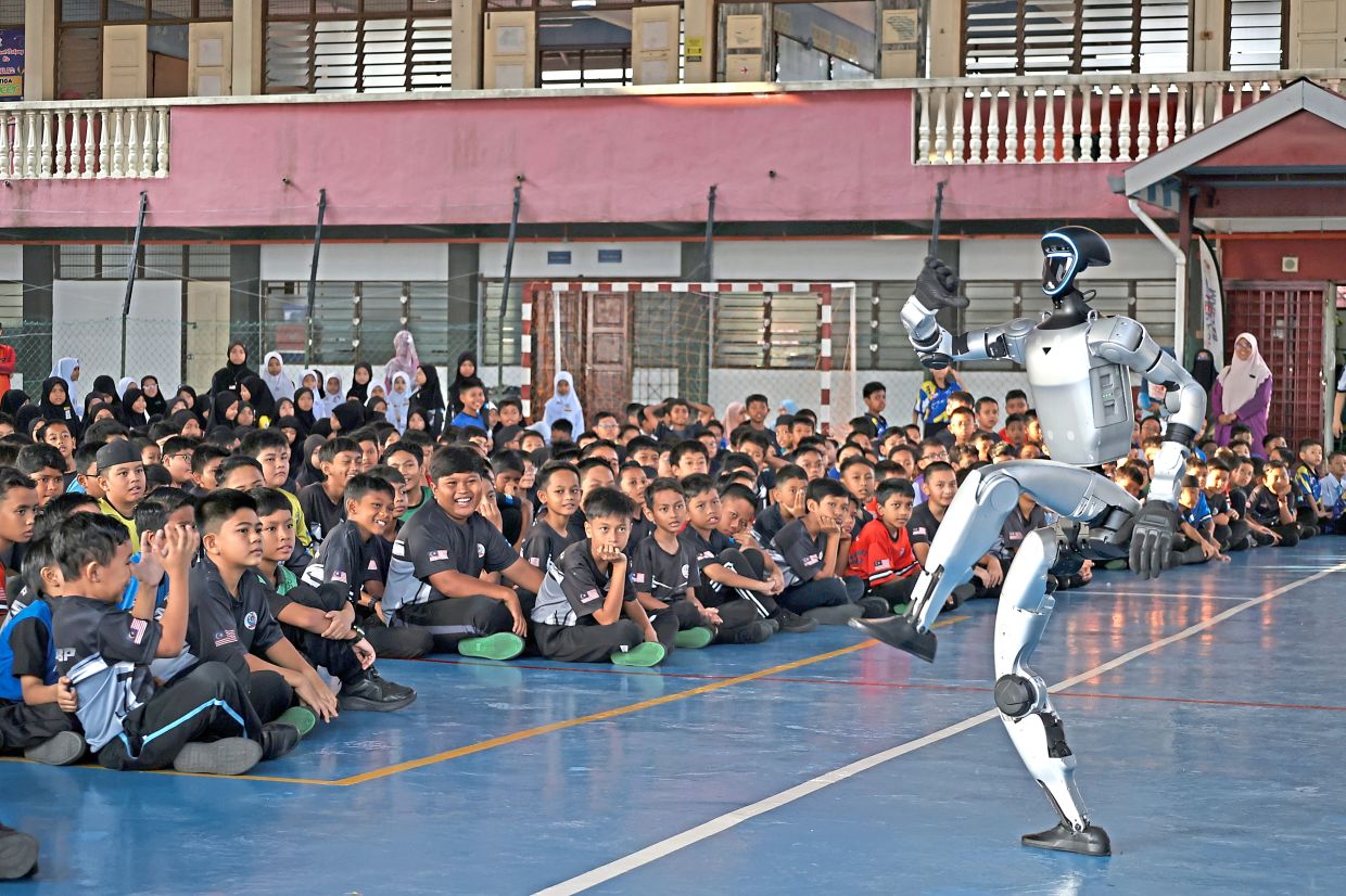 Humanoid Robots Ignite Young Enthusiasm for STEM Subjects - News Directory 3