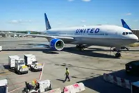 United lifts outlook as travel demand buffers costs
