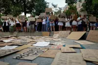 Ukrainians protest for second day, call to replace army chief