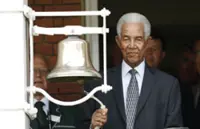 Garry Sobers, cricket's greatest all-rounder, dies at 89