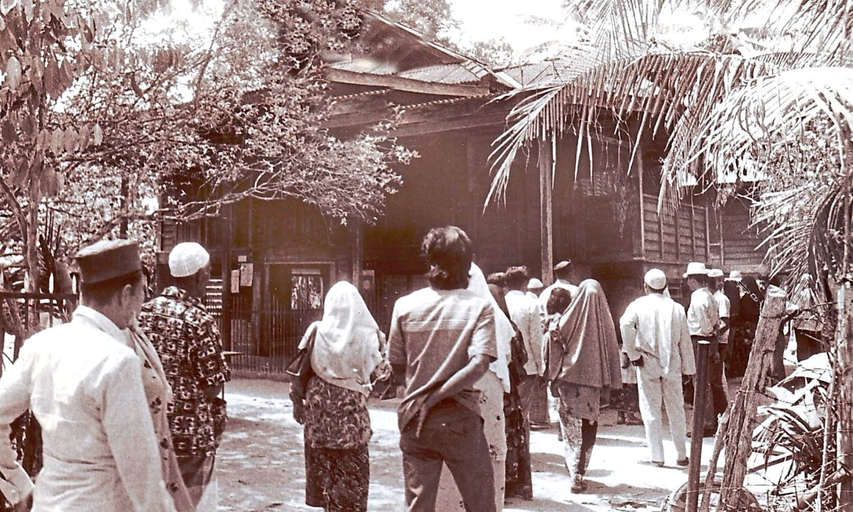 Visitors at Ibrahim’s house in Kampung Memali in 1986. — The Star