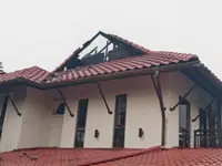 Part of PJ bungalow's roof bungalow razed in evening fire