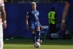Soccer-Leeds sign defender Tarik Muharemovic from Sassuolo