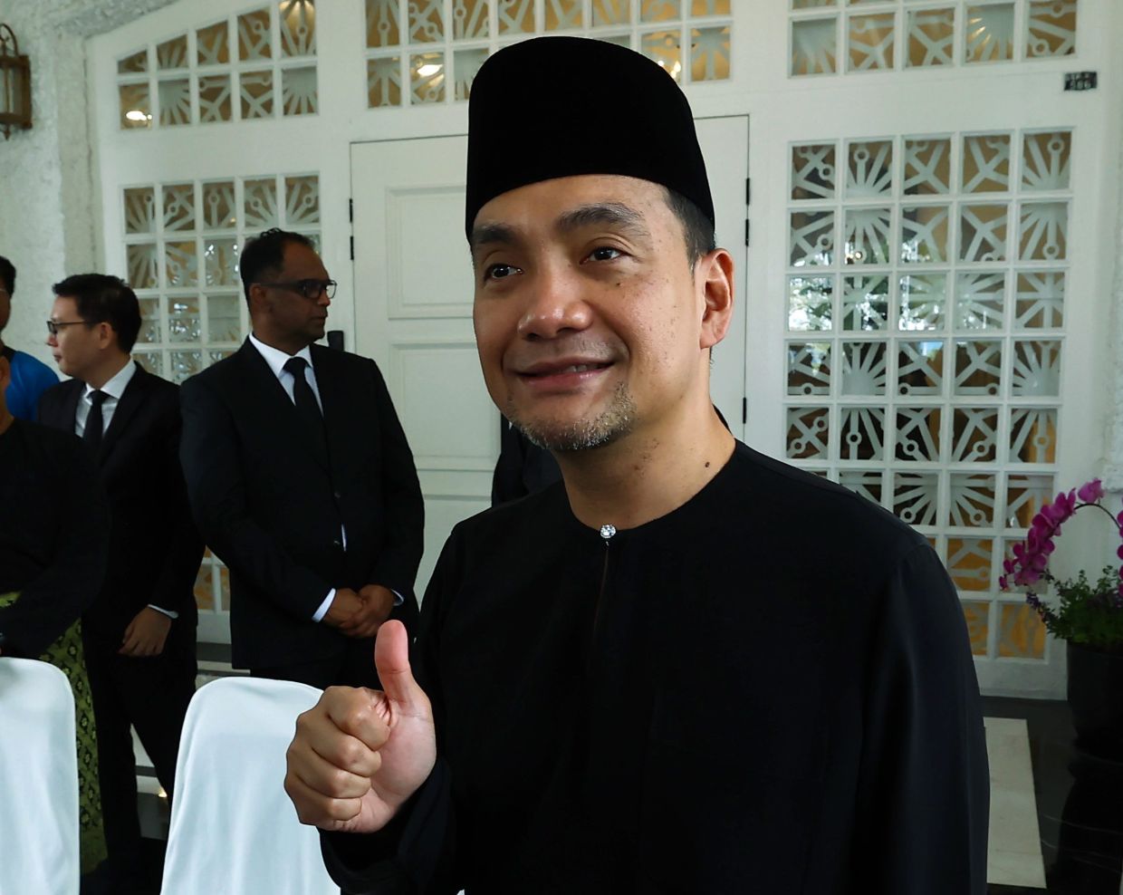 Umno, Barisan are not ‘traitors’, says Onn Hafiz