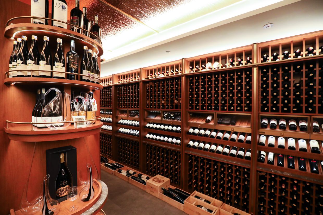 The in-house wine cellar hosts over 10,000 bottles of wine.