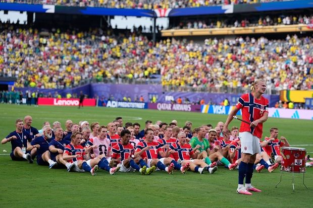 Norway’s team joins in the fun of the Viking Row post-match. — AP Photo/Frank Franklin II