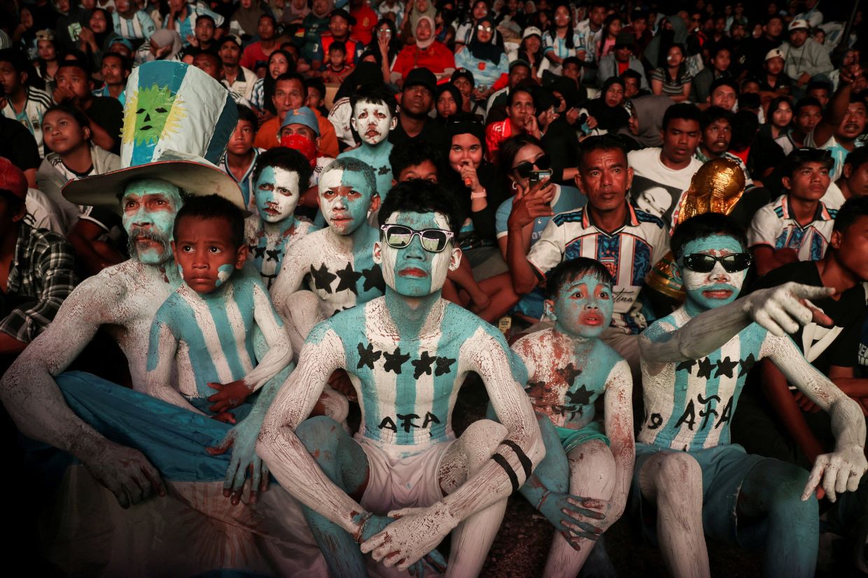 Argentina fans watch the final match of the FIFA World Cup against Spain in Ternate, North Maluku province, Indonesia, early Monday morning, July 20, 2026. -- Photo: REUTERS