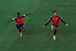Soccer-Spain battle past 10-man Argentina 1-0 in extra time to win World Cup