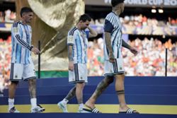 Soccer-Argentines lament World Cup loss and chance to be champions again