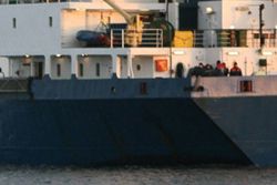 Stranded ship crew members return to M'sia from Dubai