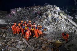 Chinese rescuers use explosives to clear boulders trapping landslide victims