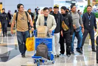 Last five crew members of stranded vessel back home