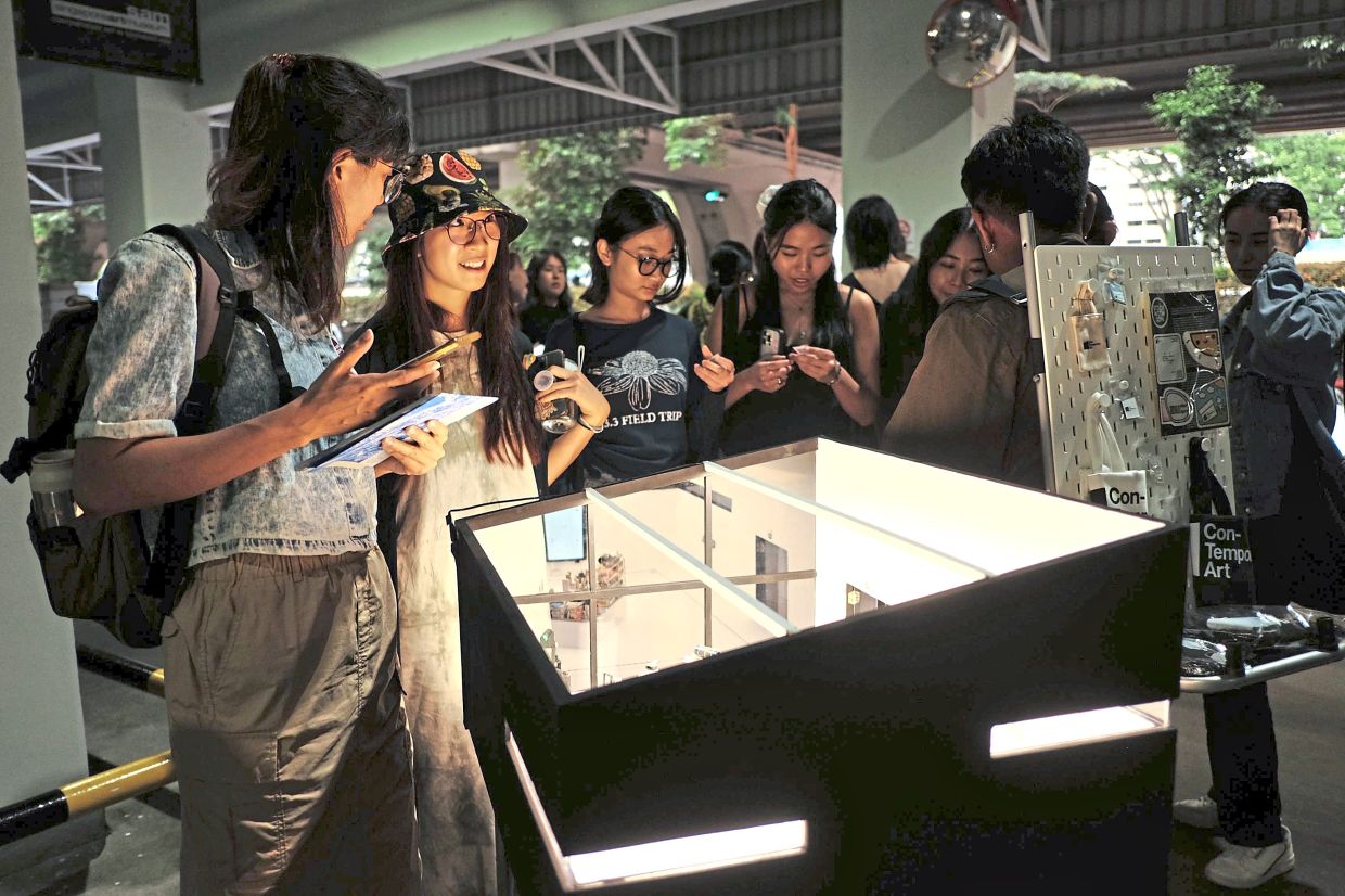 (From left) Visitors viewing the ‘Con-Temporary Art (CTA)’ miniature gallery by Joshua Kon and B. Arrvinraj;— Photos courtesy of GEORGE TOWN FESTIVAL