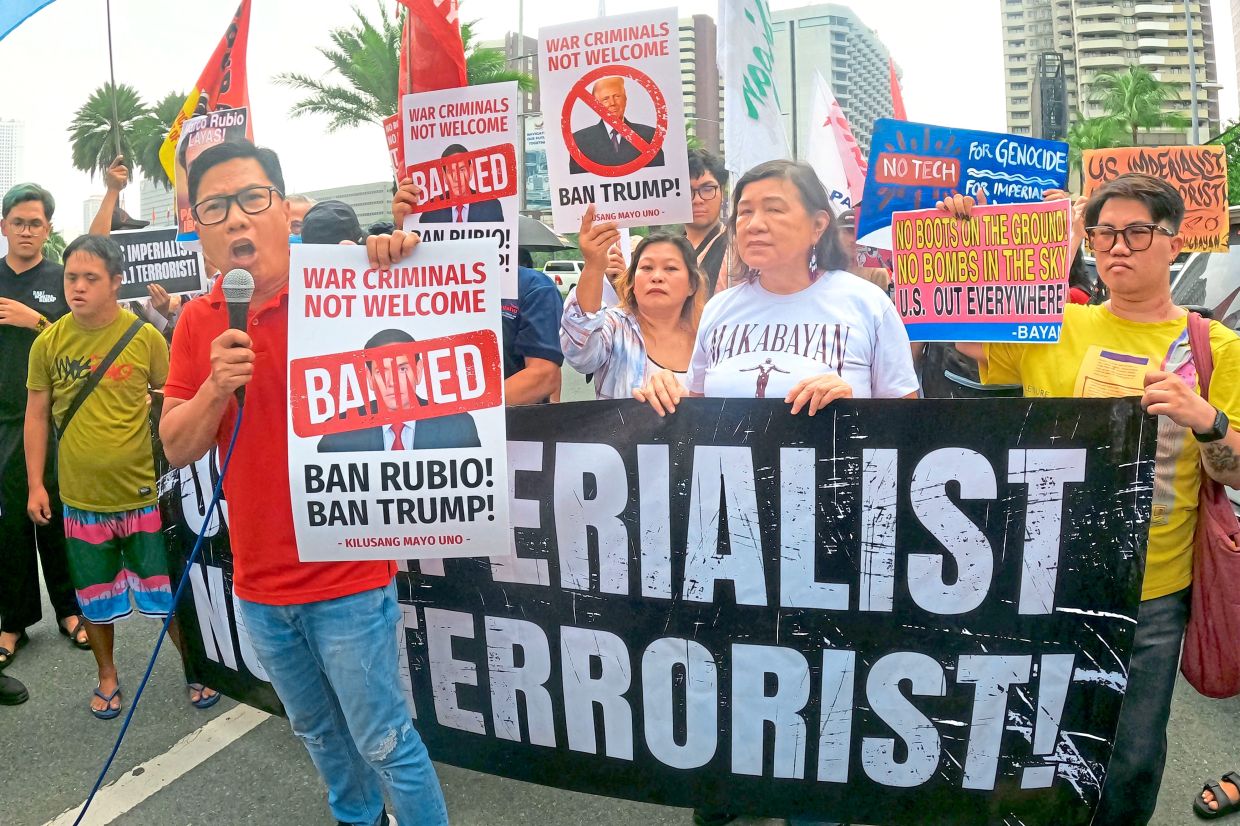 Making their voices heard: (Top) Demonstrators protesting Rubio’s (below) visit to the Philippines to attend the Asean meeting in Pasay, Metro Manila. — AFP/AP
