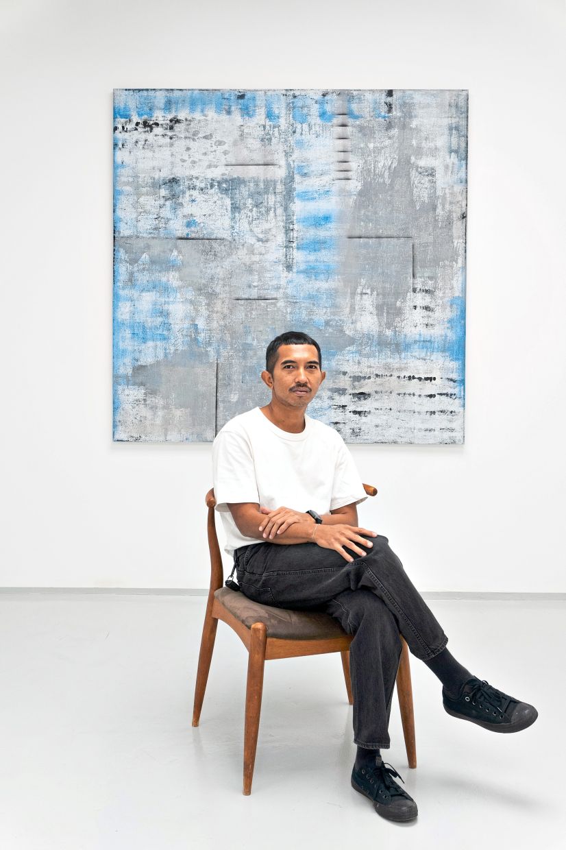 Fauzan's new show 'Runut' features a body of paintings that traces the marks, residues and material changes embedded within Kuala Lumpur’s urban landscape. Photo: Galeri Sasha
