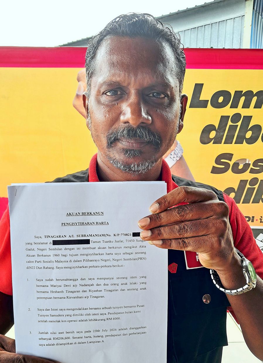 Open disclosure: Cikgu Tina displays his statutory declaration detailing his assets.