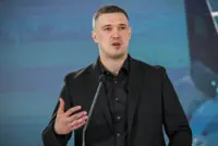Ousted Ukrainian defence chief digs in against Zelenskiy