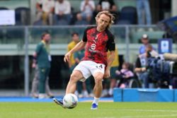 Soccer-Modric, 40, extends Milan stay until 2027
