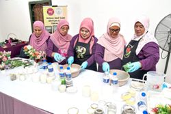 How these Malaysian crafters turn crushed glass bottles into craft