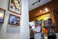 Fahmi: Comms Ministry to work with Unity Ministry to manage prominent film director's gallery