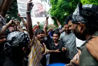 India youth protesters agree to end protests after talks with government