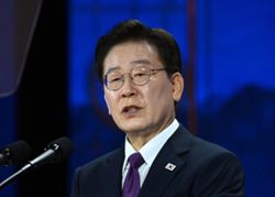 South Korea President Lee hosts US tech summit, calls for new AI era
