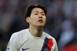 Soccer-Atletico Madrid sign South Korea midfielder Lee from PSG