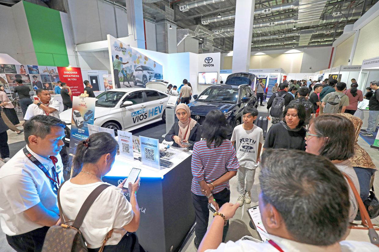 On the hunt: Job seekers exploring career possibilities at the myStarjob Fair 2026 at the Mid Valley Southkey Exhibition Centre in Johor Baru. — YAP CHEE HONG/The Star