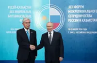 Speaking alongside Putin, Kazakh president calls for freeze of Ukraine war