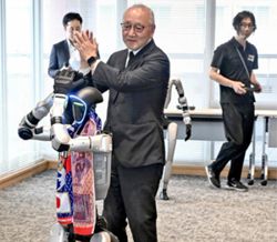 Humanoid robots showcase traditional Japanese dance and conversation in Okayama