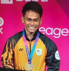 Aniq powers his way to Malaysia's first gold in Glasgow with Games record