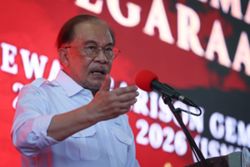 Political meddling turned Felda from a profit-making giant into a RM10bil debtor, says PM