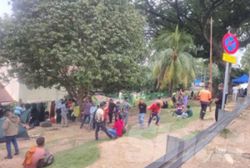 Rohingyas gathered outside UNHCR office relocated to KL police HQ