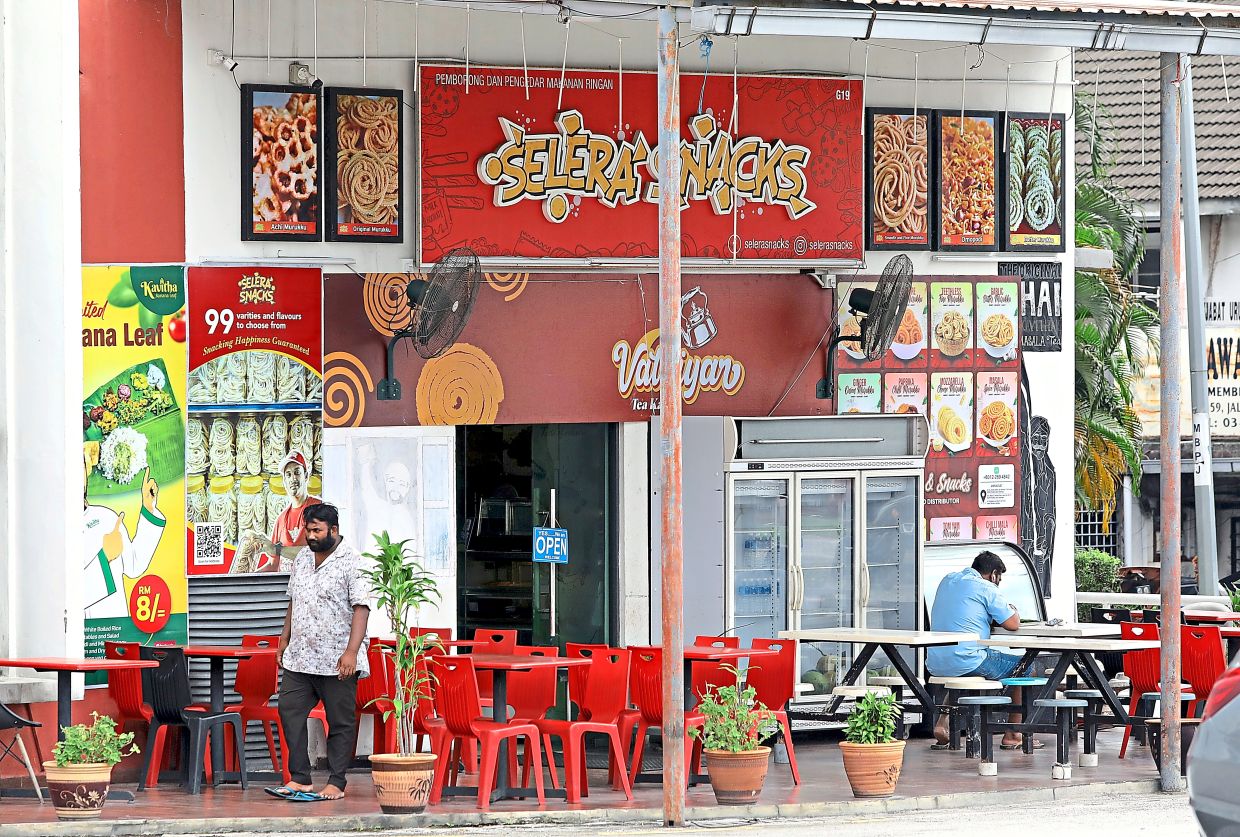 Outdoor dining is permitted in two sessions: from 7am to 2pm and from 6pm to 3am.