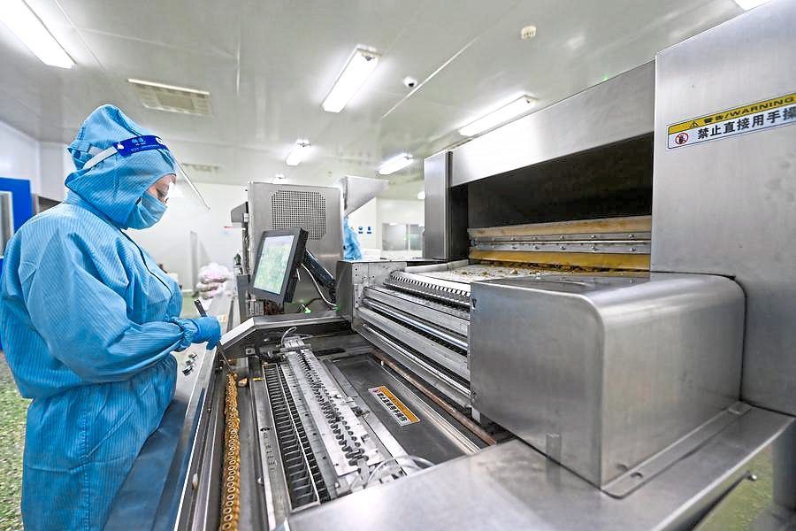 Behind the scenes: A staff member working at a plant of the Tianjin Pharmaceutical Da Ren Tang Group Co Ltd in Tianjin. — Xinhua