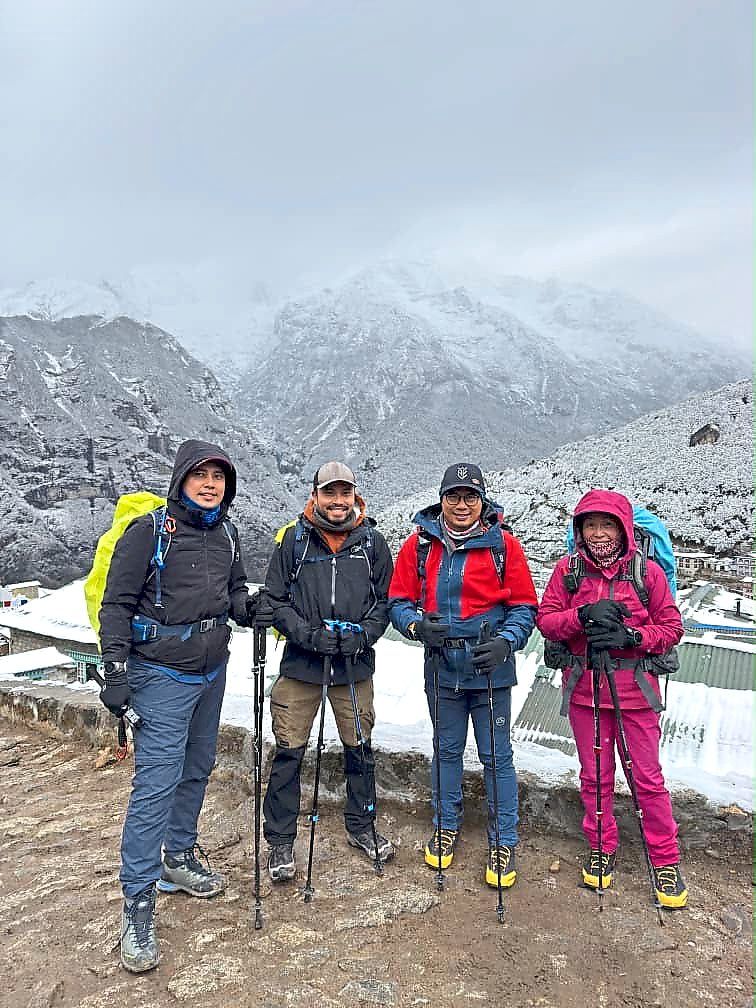 Khafiz (second from right) with film director Ahmad Yazid (left), videographer Marwan, and climbing companion Margaret Chew (far right) at Namche Bazaar.