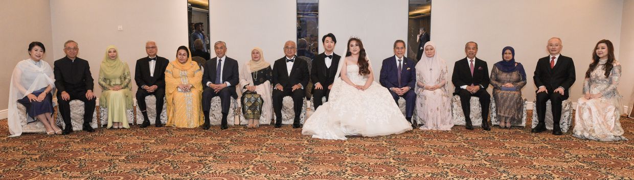 VIPs at the wedding of Joan and Xander wished the couple joy and happiness.