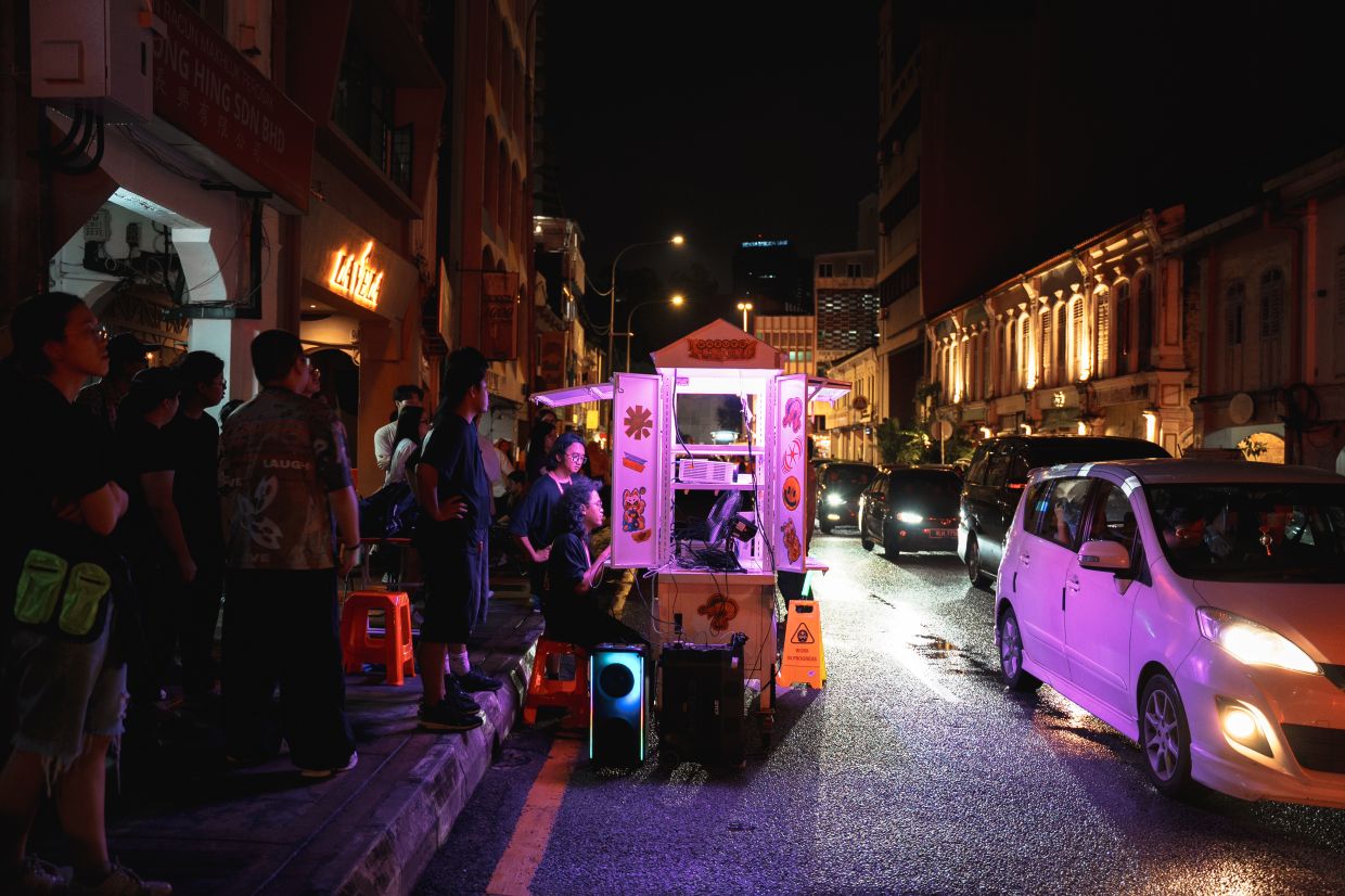 Warung Terang’s projection mapping works, born from a roadside stall setup, arrive at GTF after captivating audiences at the KL Festival and Kuantan Arts Festival. Photo: Filamen